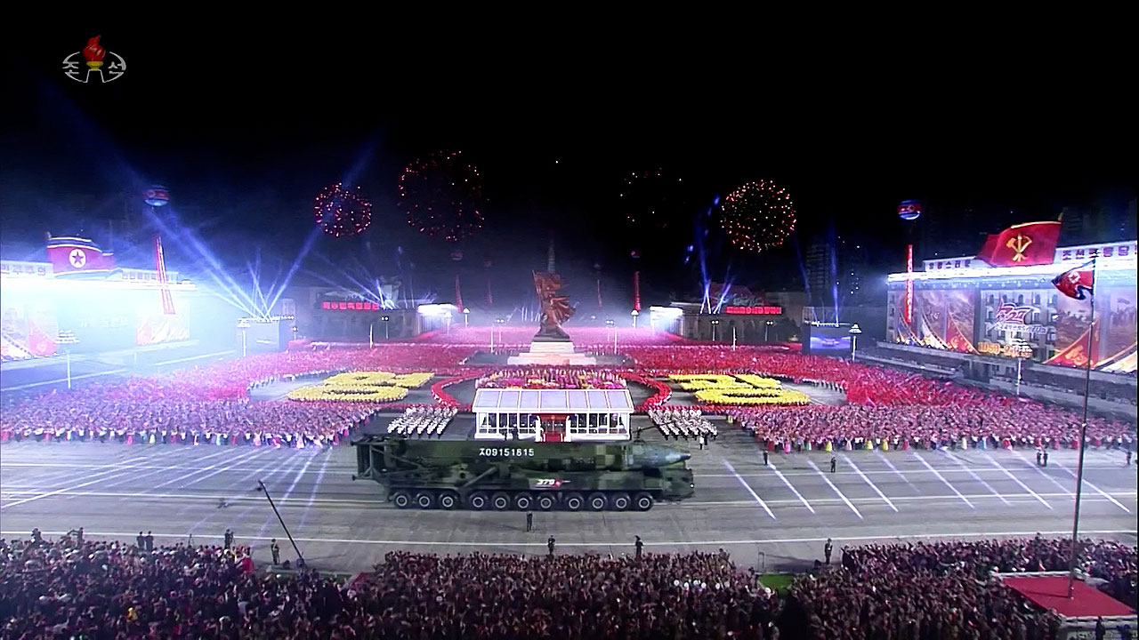 Chùm ảnh: Triều Tiên duyệt binh trong đêm kỷ niệm 80 năm ngày thành lập Đảng Lao động- Ảnh 5.