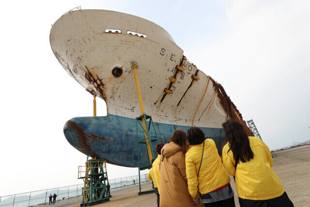 11 năm sau thảm kịch chìm phà Sewol: 304 sinh mạng mãi ra đi và những vết cắt đau đớn không thể nguôi ngoai- Ảnh 2.