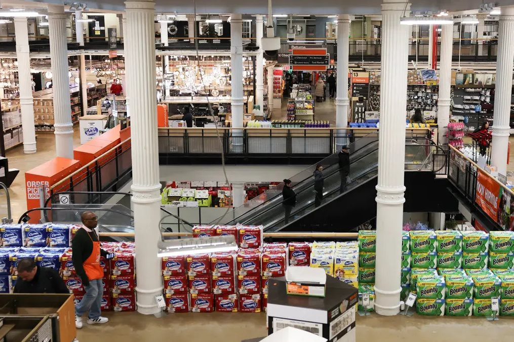 Lo ngại thuế quan, người Mỹ đua nhau gom hàng Giáng sinh vì sợ tăng giá, doanh số hàng loạt sản phẩm từ đồ hộp đến cà phê tăng mạnh- Ảnh 2.