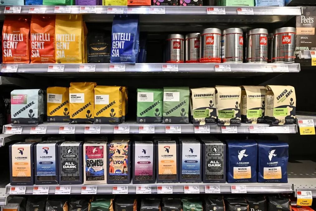 Lo ngại thuế quan, người Mỹ đua nhau gom hàng Giáng sinh vì sợ tăng giá, doanh số hàng loạt sản phẩm từ đồ hộp đến cà phê tăng mạnh- Ảnh 1.