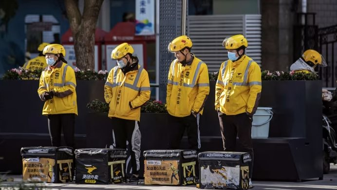 Chèn ép shipper tại Trung Quốc: Tập đoàn TMĐT lớn vạch trần thủ đoạn ‘cạnh tranh bẩn’ của Meituan, cam kết tuyển thêm gần 100.000 nhân viên giao hàng- Ảnh 1. Chèn ép shipper tại Trung Quốc: Tập đoàn TMĐT lớn vạch trần thủ đoạn ‘cạnh tranh bẩn’ của Meituan, cam kết tuyển thêm gần 100.000 nhân viên giao hàng- Ảnh 1.