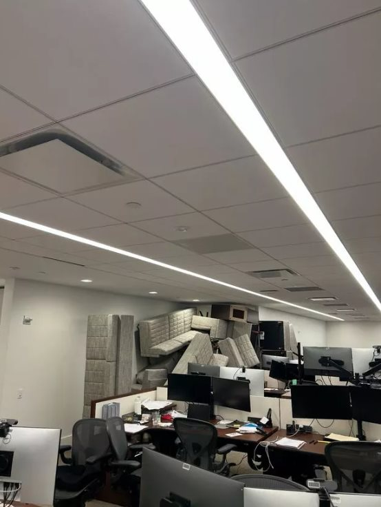 Tấm ảnh tiết lộ sự thật kinh hoàng trong vụ giám đốc cấp cao bị bắn chết tại trụ sở quỹ tài sản lớn nhất thế giới- Ảnh 5.