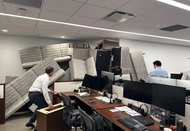 Tấm ảnh tiết lộ sự thật kinh hoàng trong vụ giám đốc cấp cao bị bắn chết tại trụ sở quỹ tài sản lớn nhất thế giới- Ảnh 1.