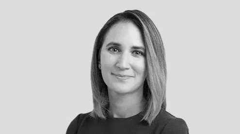 Chân dung nữ giám đốc quỹ đầu tư lớn nhất thế giới bị bắn chết tại trung tâm tài chính New York- Ảnh 1.