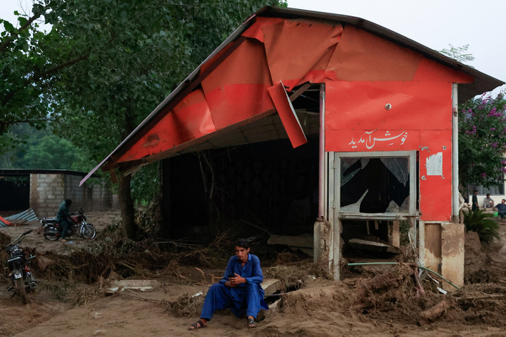 Cảnh kinh hoàng sau trận lũ quét khiến 300 người chết ở Pakistan- Ảnh 3.
