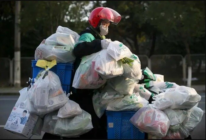 Đua nhau bán bữa ăn miễn phí, 3 nền tảng giao hàng ‘tuyệt vọng’ chịu lỗ để giữ khách, áp lực giảm phát bao trùm nền kinh tế số 1 Châu Á- Ảnh 4.