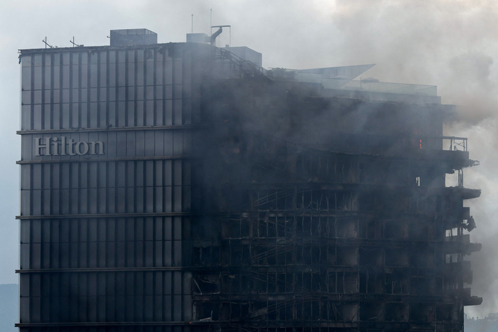 Khách sạn 5 sao Hilton bị thiêu trụi trong biểu tình đẫm máu ở Nepal- Ảnh 2.