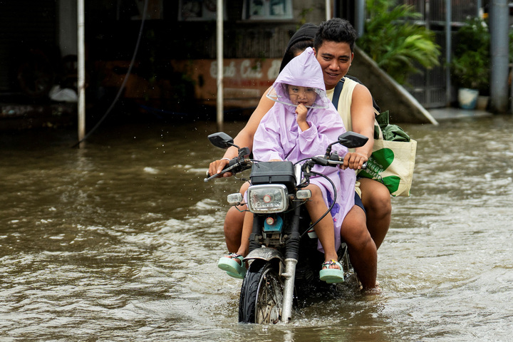 Bão Ragasa càn quét Biển Đông: 3 người chết, nhân chứng mô tả