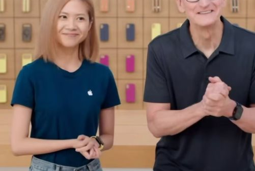 Tim Cook xuất hiện trên livestream TikTok Trung Quốc trong bối cảnh doanh số iPhone gặp khó 2025 10 15160310 1760529862750 17605298630891365655121