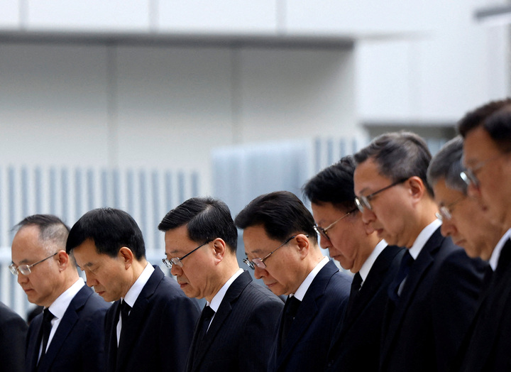 Trung Quốc tổng kiểm tra nhà cao tầng sau thảm kịch hoả hoạn tại Hong Kong- Ảnh 2.