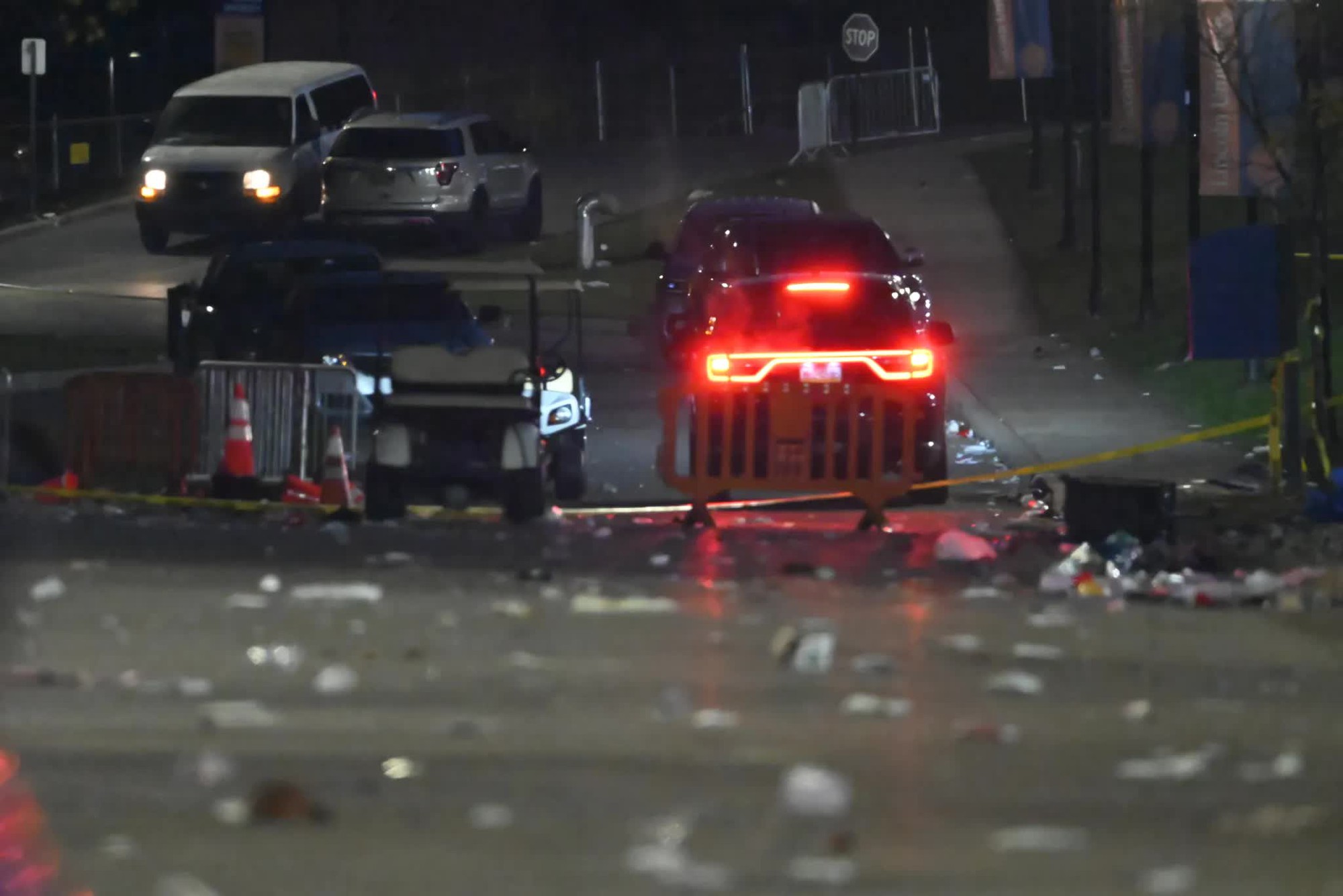 Xả súng kinh hoàng tại trường đại học, nhiều người giẫm đạp lên nhau để bỏ chạy- Ảnh 2.