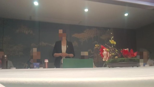 Triệt phá đường dây buôn bán thực phẩm chức năng giả, bắt giữ 18 nghi phạm: Đắt gấp 70 lần giá trị thực- Ảnh 1.