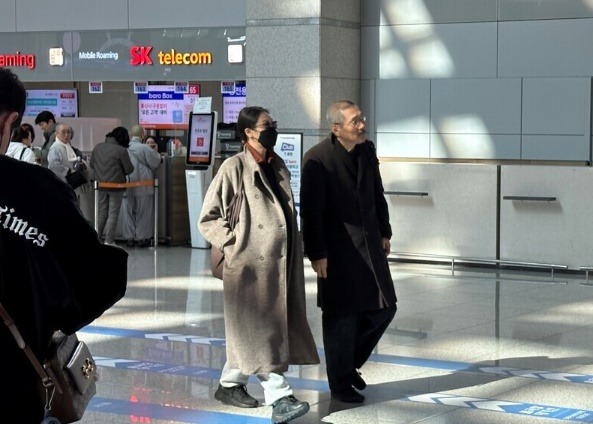 Khệ nệ bụng bầu bay hàng ngàn cây số,