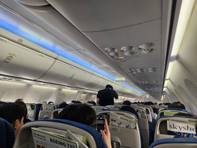 Hàn Quốc: Boeing 737 chở 183 người phát nổ động cơ, buộc Hàn Quốc: Boeing 737 chở 183 người phát nổ động cơ, buộc