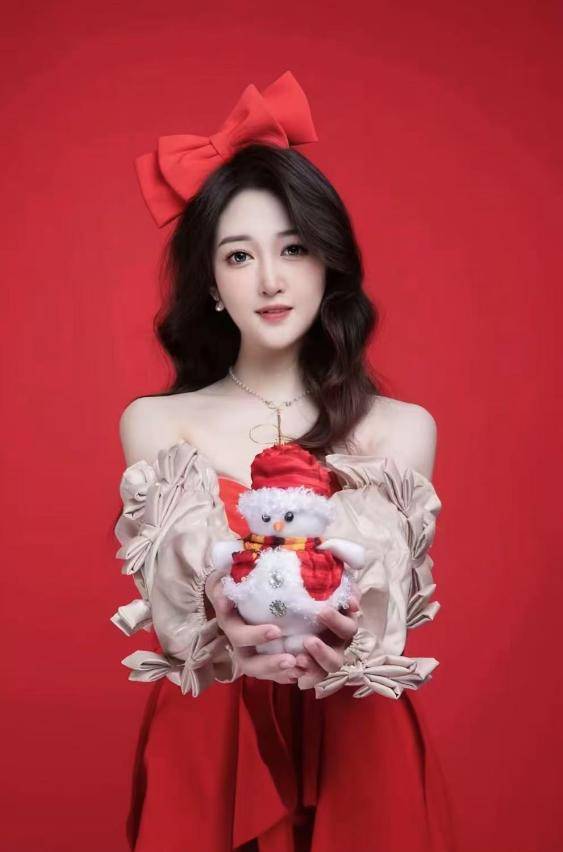 Cuộc đời tựa tiểu thuyết của “Em bé thiên niên kỷ” Trung Quốc: Mở đầu kiều diễm, kết thúc bi thương ở tuổi 25- Ảnh 1.