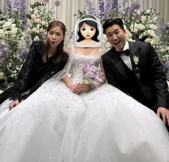 Đám cưới 1,8 tỷ của ca sĩ Kbiz: Lee Hyori bật khóc bên dàn sao khủng cũng không hot bằng ảnh hiếm của cô dâu!- Ảnh 5.