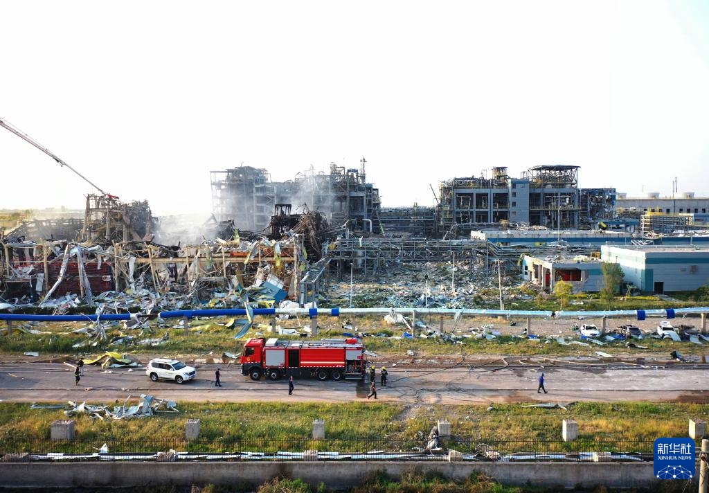 Cảnh hoang tàn còn lại sau vụ nhà máy hóa chất nổ như