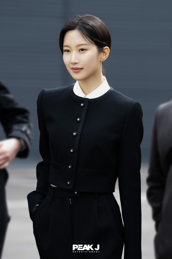 Nữ luật sư hoàn mỹ từ gương mặt tới vóc dáng, không cần lồng lộn vẫn chiếm spotlight mọi khung hình- Ảnh 3.