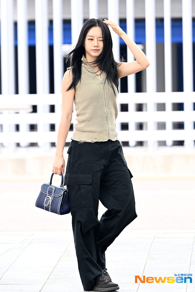 Hyeri lộ diện sau nghi vấn cố tình gây scandal với Han So Hee, có biểu cảm đáng lo ngại- Ảnh 1. Hyeri lộ diện sau nghi vấn cố tình gây scandal với Han So Hee, có biểu cảm đáng lo ngại- Ảnh 1.