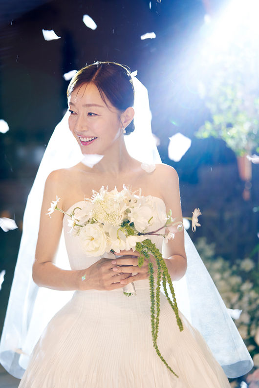 Cô dâu đẹp không tin nổi đang viral khắp Hàn Quốc: Vòng eo vô thực thấy mà ham, netizen nhìn mãi chẳng đoán ra tuổi thật- Ảnh 4.