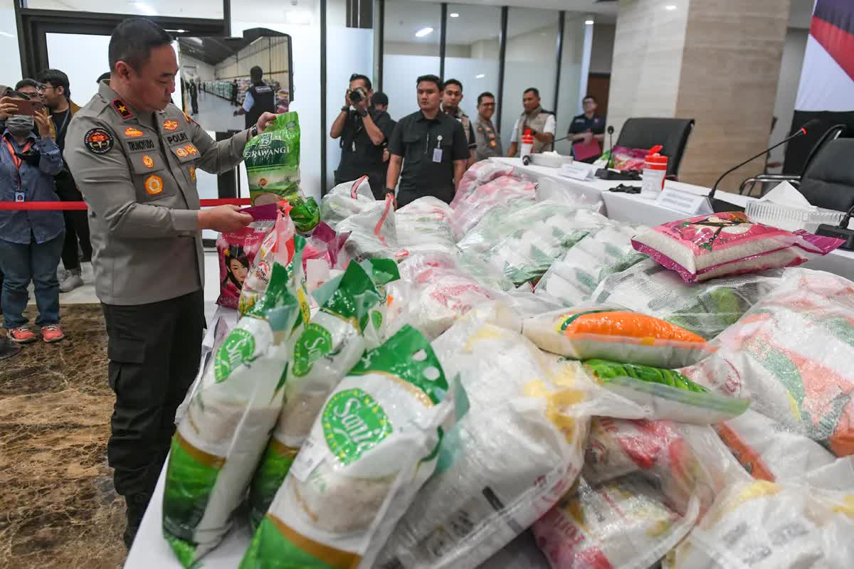 Đột kích xưởng sản xuất 14 tấn gạo giả mỗi ngày suốt 2 năm: Hãi hùng chiêu 1kg gạo tốt pha 10kg gạo nhái, tổng thiệt hại tới 155.000 tỷ- Ảnh 2.