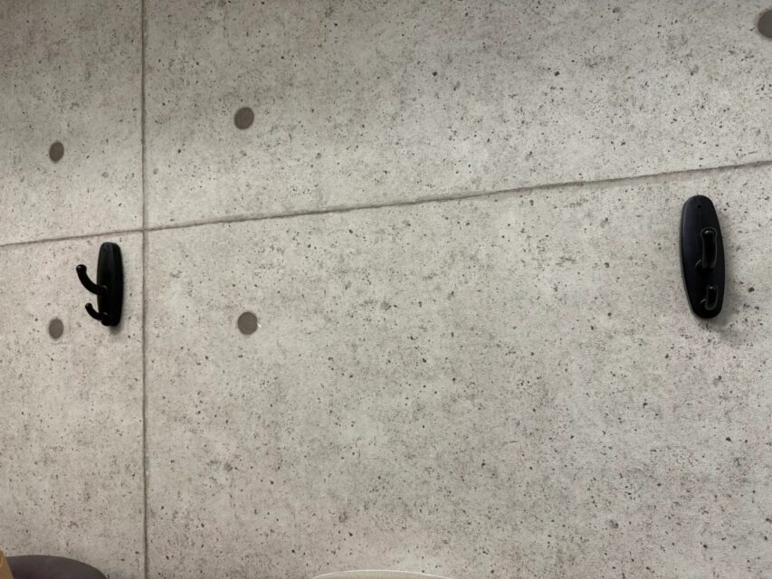 Kinh hoàng nữ ca sĩ bị quay lén cảnh thay đồ bằng 5 camera ẩn bao vây cực kỳ tinh vi- Ảnh 3.