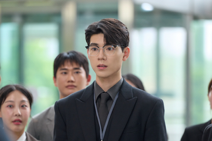 Phim Hàn hay thế này sao giờ mới chiếu: Thấy nam chính là cười mất kiểm soát, bỏ ăn bỏ ngủ đợi tập tiếp theo- Ảnh 3. Phim Hàn hay thế này sao giờ mới chiếu: Thấy nam chính là cười mất kiểm soát, bỏ ăn bỏ ngủ đợi tập tiếp theo- Ảnh 3.