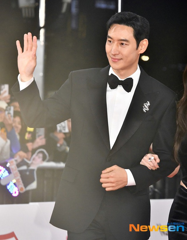 Siêu thảm đỏ Rồng Xanh 2025: Hyun Bin - Son Ye Jin chiếm trọn spotlight, Yoona (SNSD) rực rỡ như đóa hoa hồng- Ảnh 21.