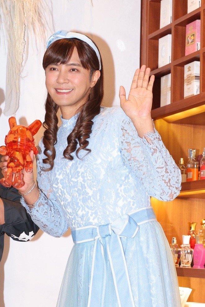 Ca sĩ T. bị cấm diễn toàn quốc làm xét nghiệm ADN, nhận kết quả mà