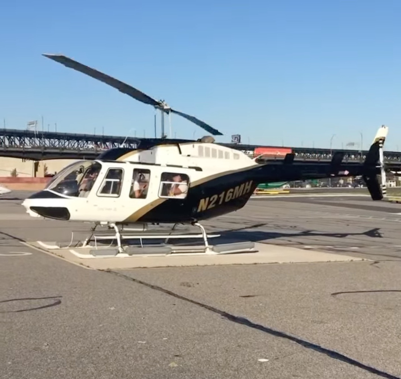 Vụ trực thăng rơi ở New York: Phát hiện điểm nghi vấn