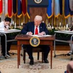 Chiếc bàn "tí hon" trong lễ ký sắc lệnh "đóng cửa" Bộ Giáo dục Mỹ 2060transnvbqzqnjv4bq9fd5fnuapt7i8rzppaz4kl95yretghrhgjgz39pwnyq 1742559729880536594730 1742605902895 17426059033831747947267 0 0 400 640 crop 17426059630521679076456jpg