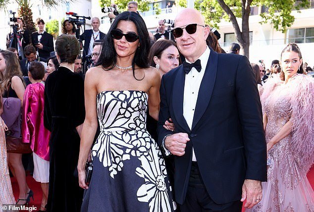 Chân Tử Đan dẫn vợ hoa hậu lên thảm đỏ Cannes, tỷ phú Amazon bị mạo danh - 26