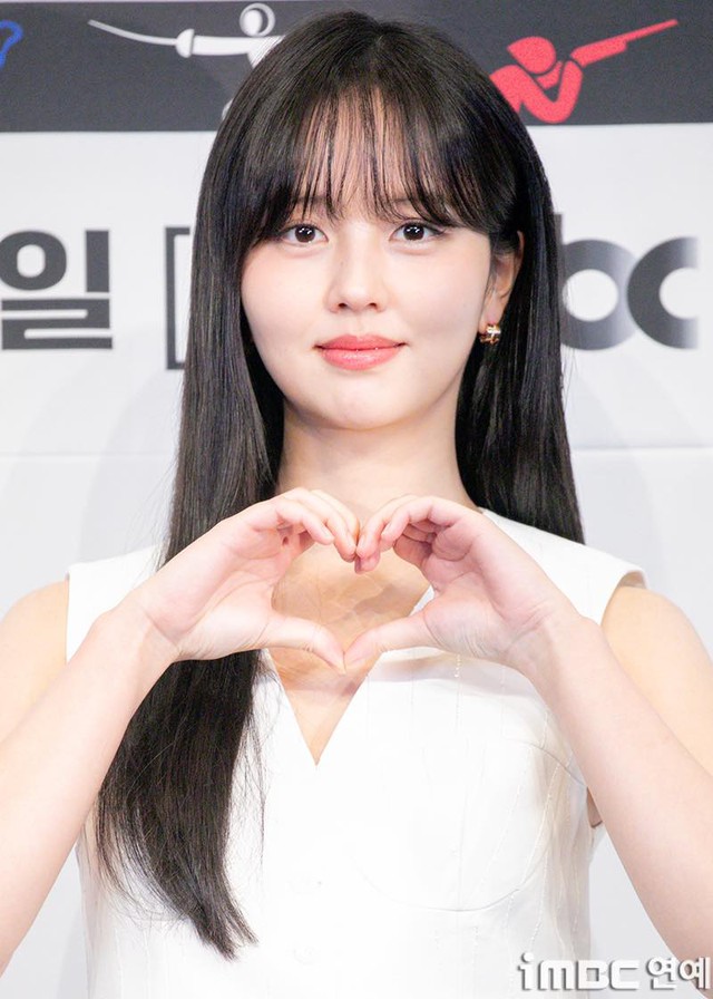 Visual gây sốc của Park Bo Gum ở họp báo phim mới: Visual gây sốc của Park Bo Gum ở họp báo phim mới: