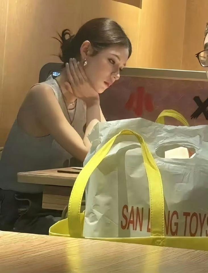 Đứng thở thôi cũng xinh sang bần bật thì chỉ có 1 người: Mỹ nhân trong các mỹ nhân, visual cân cả vũ trụ- Ảnh 2.