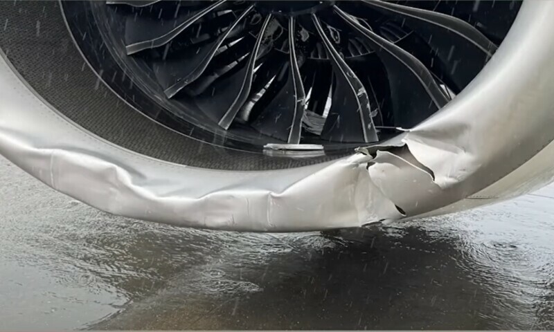 Máy bay Air India trượt khỏi đường băng, nổ 3 lốp khi hạ cánh- Ảnh 2. Máy bay Air India trượt khỏi đường băng, nổ 3 lốp khi hạ cánh- Ảnh 2.