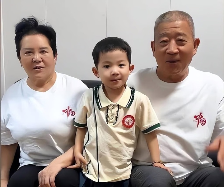 Chật vật cảnh vợ chồng già U80 nuôi con gái 5 tuổi- Ảnh 4.