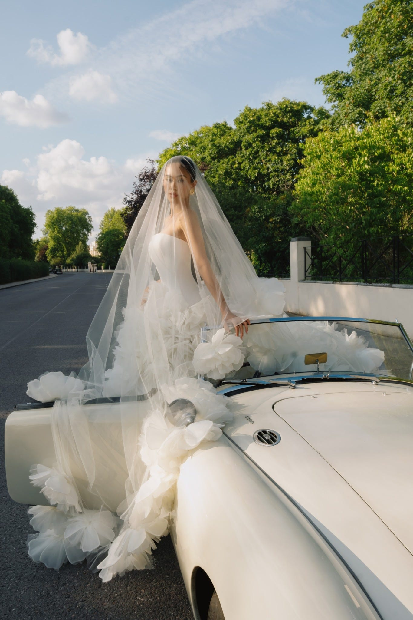 Ái nữ tỷ phú Johnathan Hạnh Nguyễn cưới: Tóc Tiên và dàn sao đổ xô chúc mừng, Hà Tăng - Linh Rin có động thái lạ- Ảnh 1.