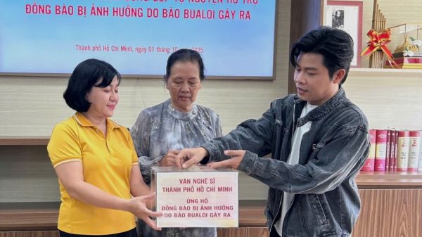 Nghệ sĩ không đứng ngoài cuộc 21ed9eb549564f91b251638a39059008 3562 1759670267520 17596702678581357990711