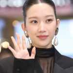 Lần đầu có mỹ nhân bị ném đá chỉ vì quá đẹp: Visual quý tộc bẩm sinh, cả nước cấm đóng vai nghèo 22 1754011695451 1754011695921925143257 117 0 850 1400 crop 17540117291121382897986jpg