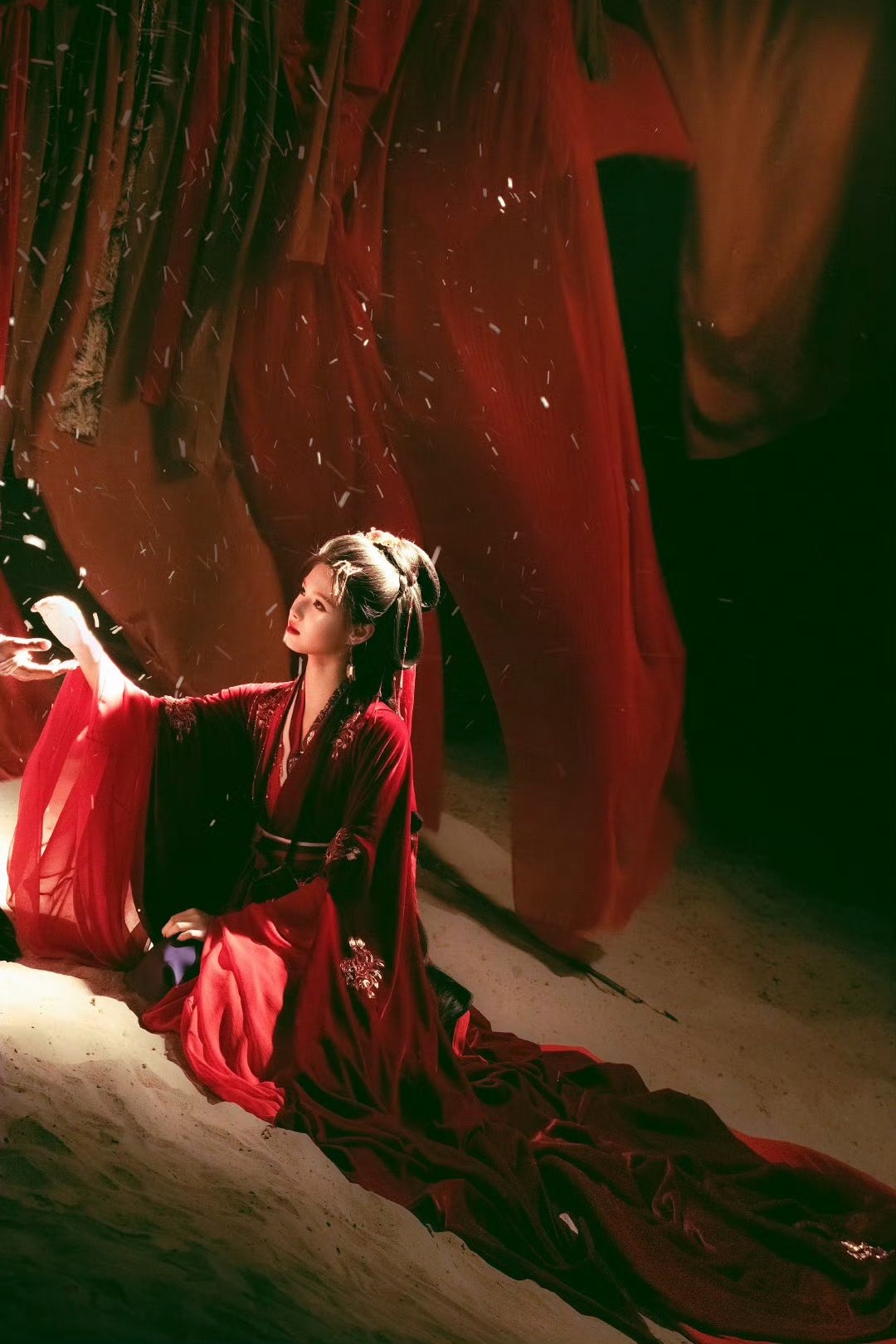 Chỉ có thể nói là mê phim Trung Quốc này quá rồi: Nữ chính đẹp lắm luôn, chụp ngẫu hứng 1 tấm cũng điện ảnh ngút ngàn- Ảnh 23. Chỉ có thể nói là mê phim Trung Quốc này quá rồi: Nữ chính đẹp lắm luôn, chụp ngẫu hứng 1 tấm cũng điện ảnh ngút ngàn- Ảnh 23.