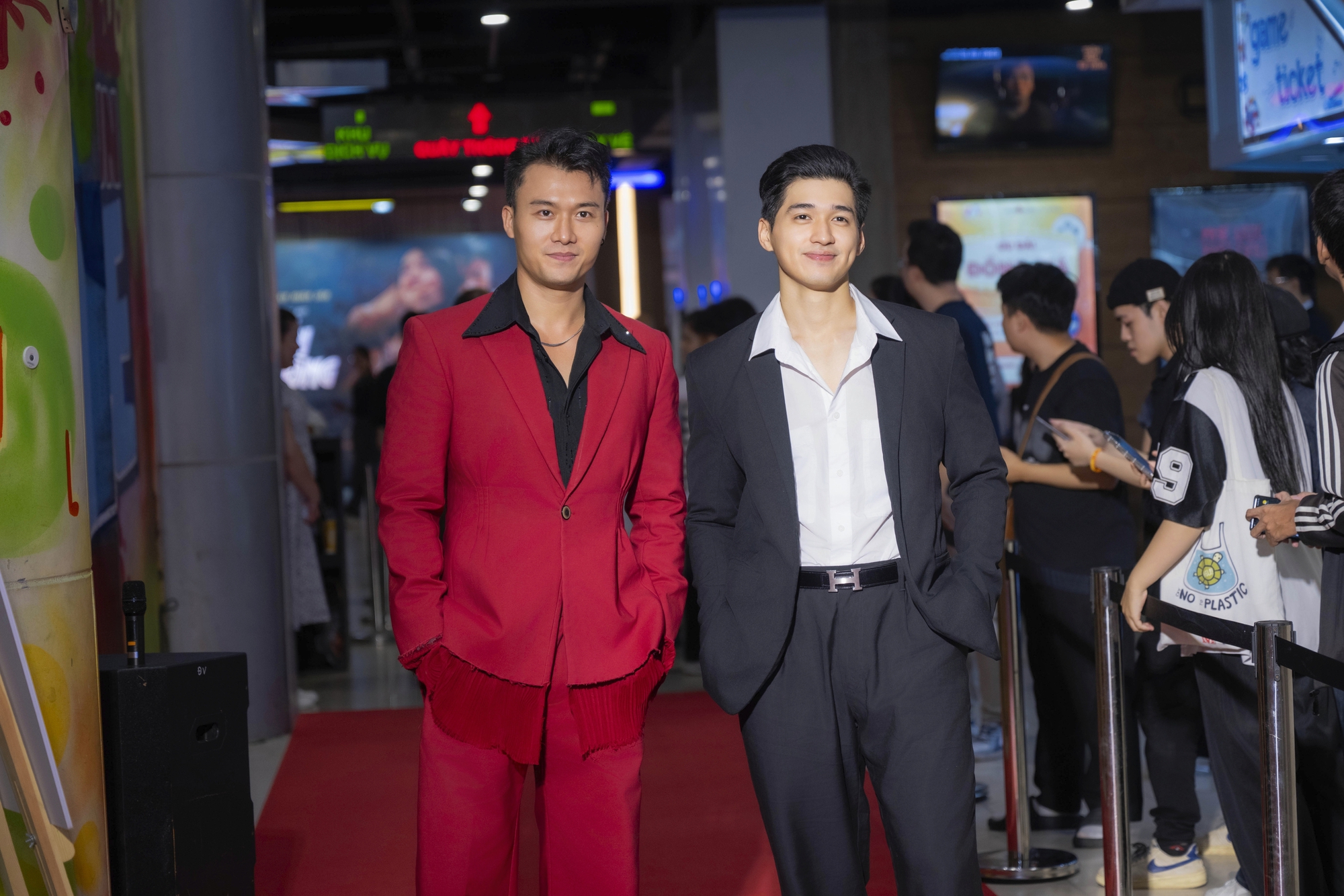 Thảm đỏ Tử Chiến Trên Không: Kaity Nguyễn đẹp phát sáng, ai ngờ bị 1 nam thần lấn át theo cách không ngờ- Ảnh 9.