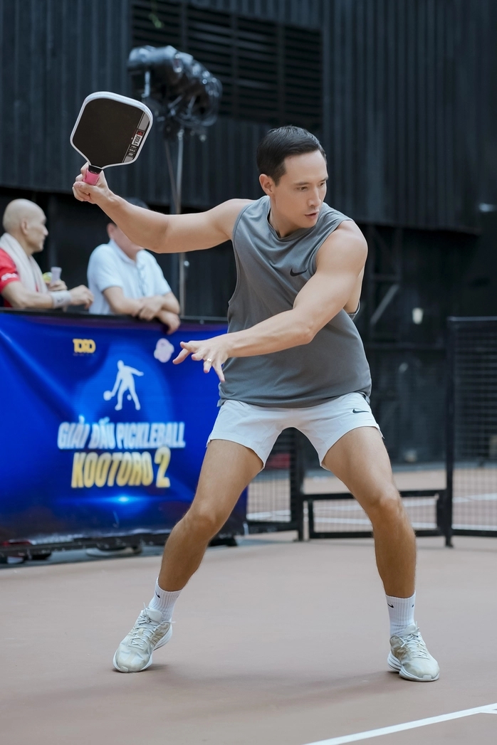 Tóm dính Hồ Ngọc Hà trên sân pickleball: Đôi