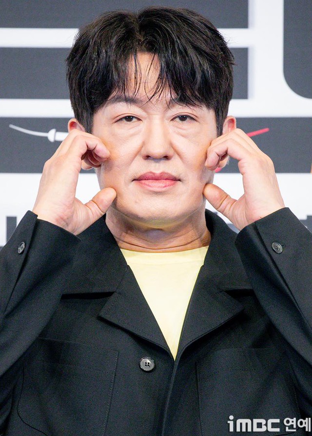 Visual gây sốc của Park Bo Gum ở họp báo phim mới: Visual gây sốc của Park Bo Gum ở họp báo phim mới: