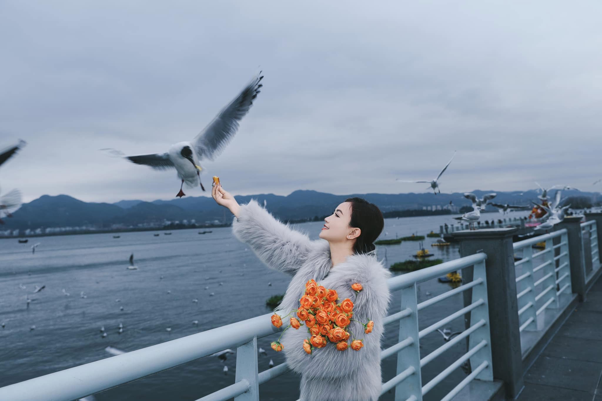 Nữ diễn viên Vbiz nói gì khi bị mỉa mai “4 đời chồng rồi còn đòi phát sáng sau ly hôn”- Ảnh 3. Nữ diễn viên Vbiz nói gì khi bị mỉa mai “4 đời chồng rồi còn đòi phát sáng sau ly hôn”- Ảnh 3.