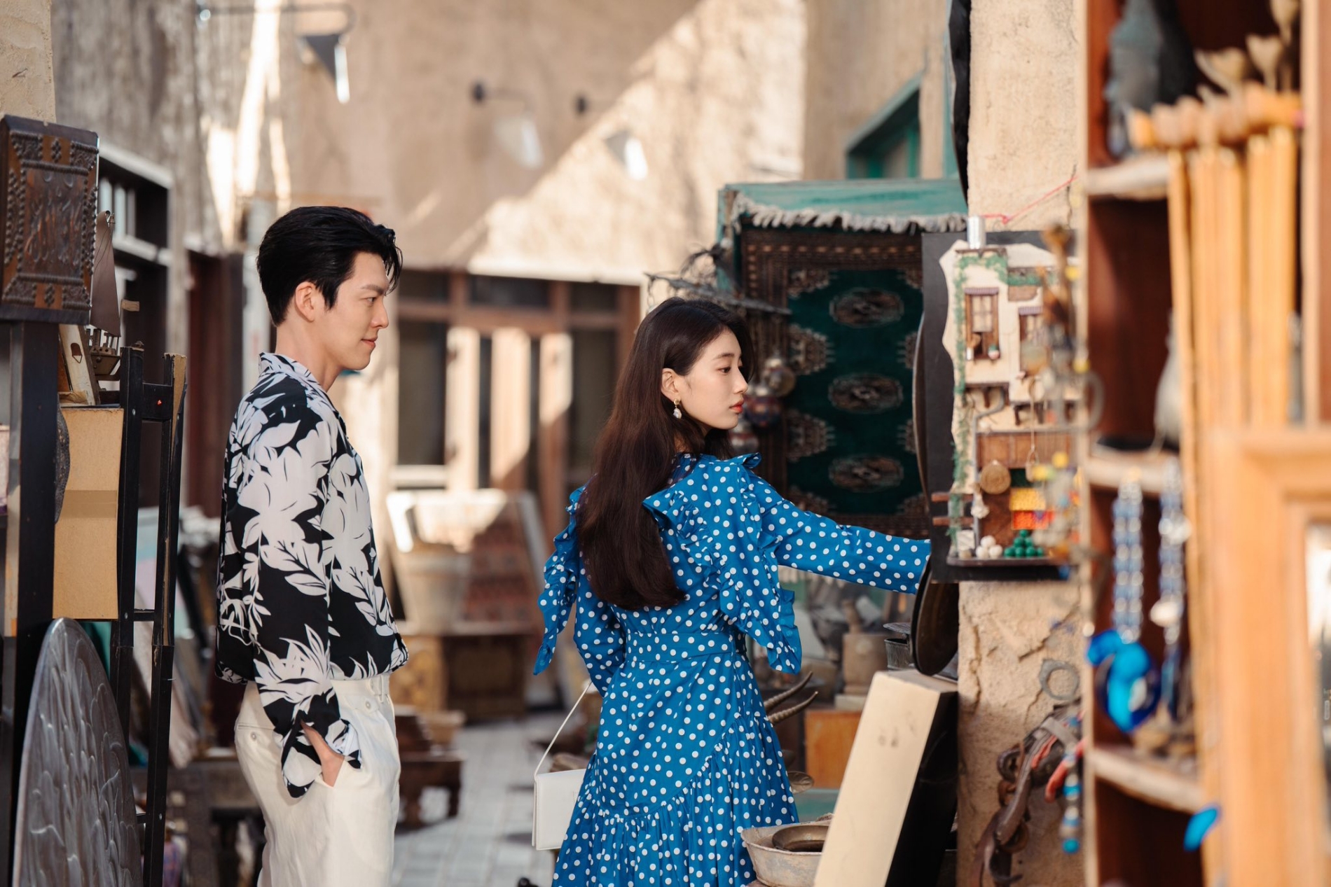 Ngàn lần đội ơn vì phim Hàn này đã đến với thế giới: Không hiểu sao nữ chính đẹp vậy, chắc kiếp trước giải cứu nhân loại- Ảnh 2.