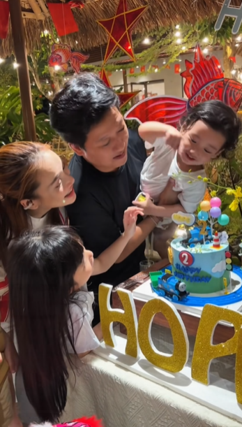 Trung thu của các con sao Việt: Cặp song sinh nhà Phương Oanh cùng mẹ phá cỗ, quý tử Trường Giang lộ rõ vẻ điển trai- Ảnh 5.