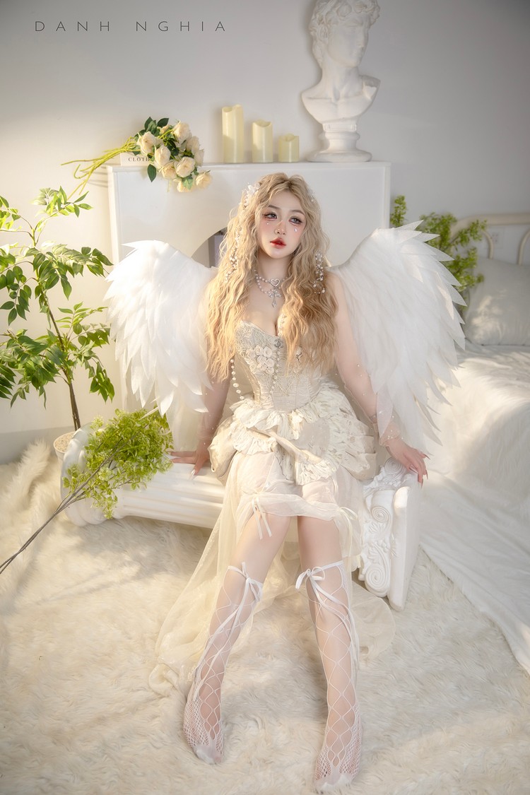 Xứng danh "top 1 server" Trần Hà Linh hóa "thiên thần" trong bộ ảnh chào năm mới 2301 thl 1
