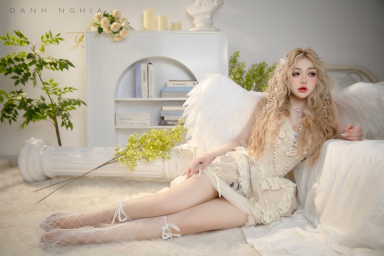 Xứng danh "top 1 server" Trần Hà Linh hóa "thiên thần" trong bộ ảnh chào năm mới 2301 thl 2