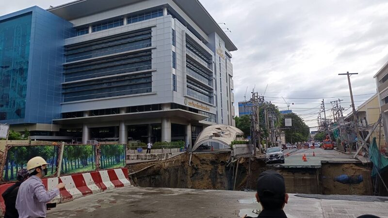 Clip kinh hoàng: Hố tử thần sâu 50m