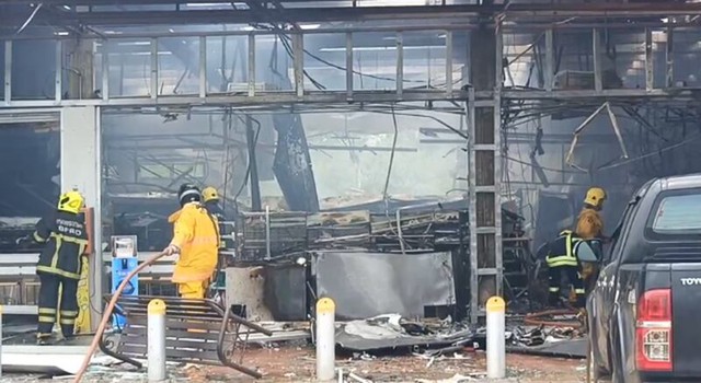 Hiện trường vụ 7-Eleven Thái Lan nghi bị tấn công bằng hoả lực: Số người thiệt mạng tăng lên 8- Ảnh 1.